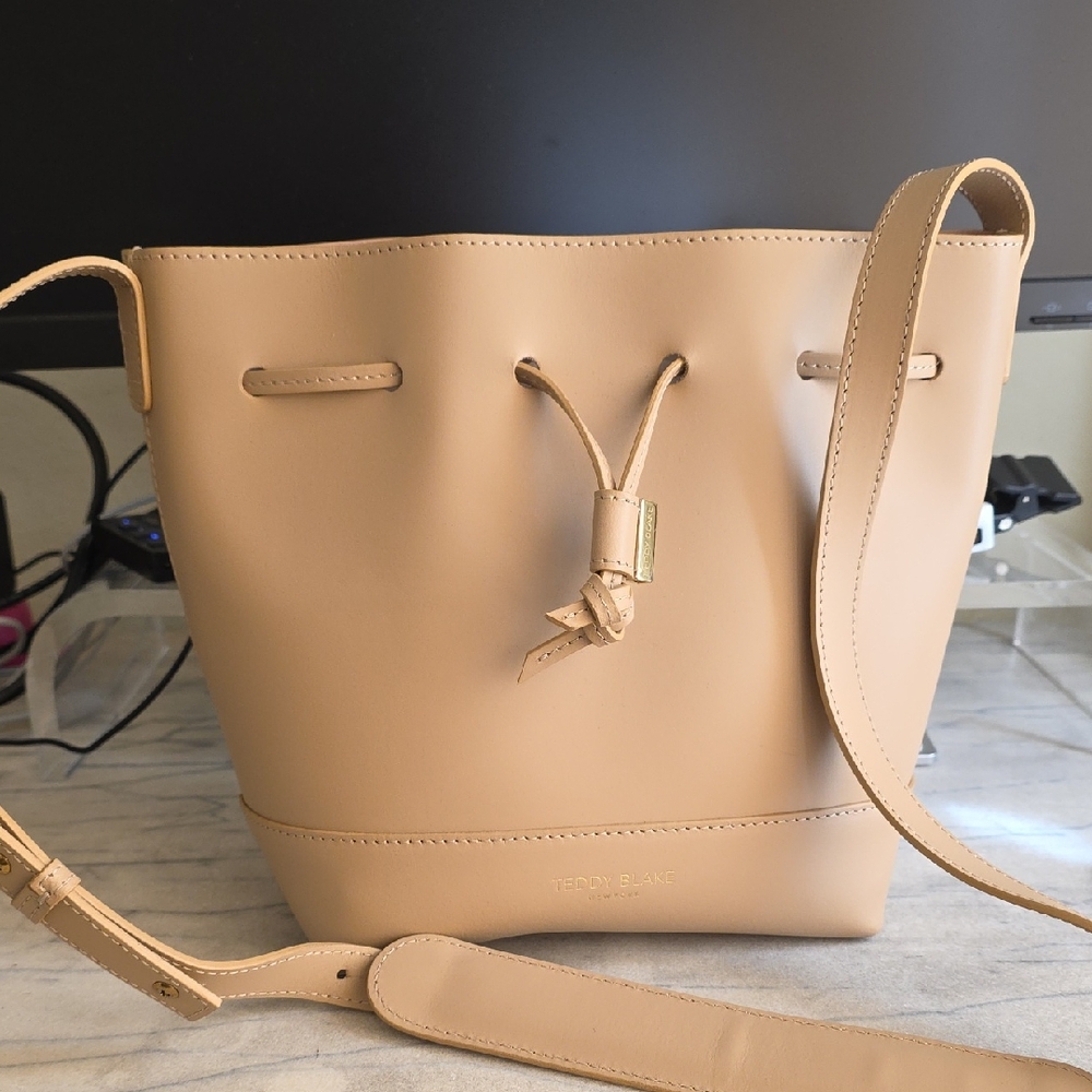 Teddy Blake Light Blush Italian Leather Bucket Bag (Made In Italy)